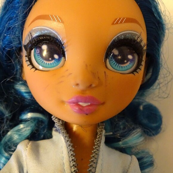 Rainbow High Skyler Bradshaw Blue Hair Fashion Doll With Blue Outfit 2019 FLAWS - Picture 2 of 7